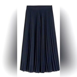 H&M pleated navy skirt sz M NWT